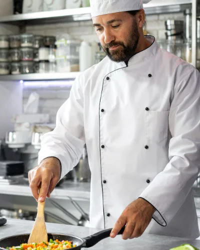 Marco: chef al lavoro ai fornelli